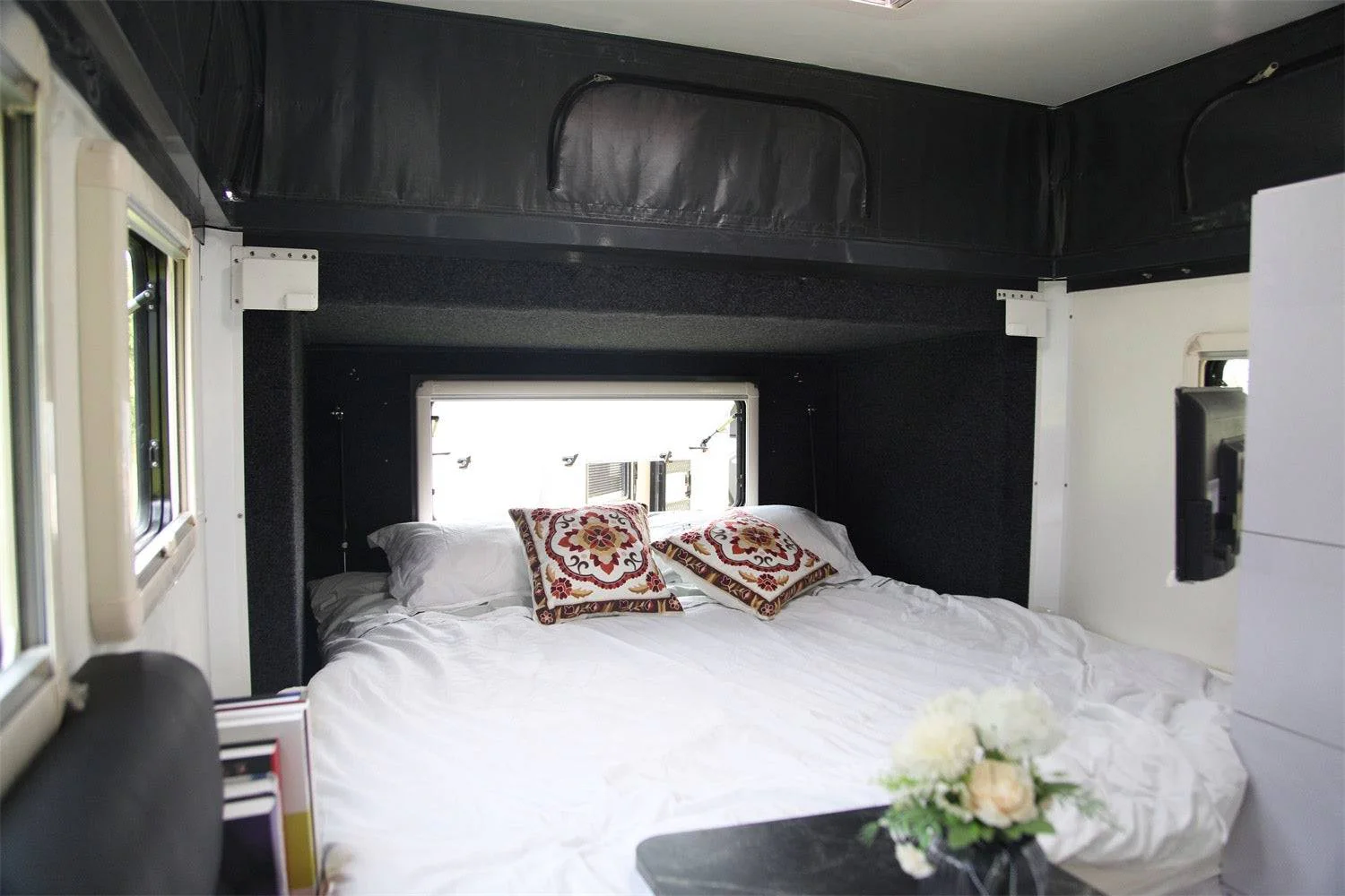Hybrid15 Caravan - Image 19