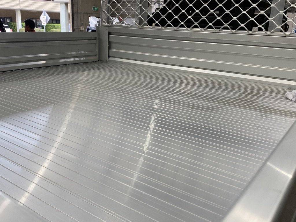 2100 Space Cab Commercial Aluminium Tray - Image 20