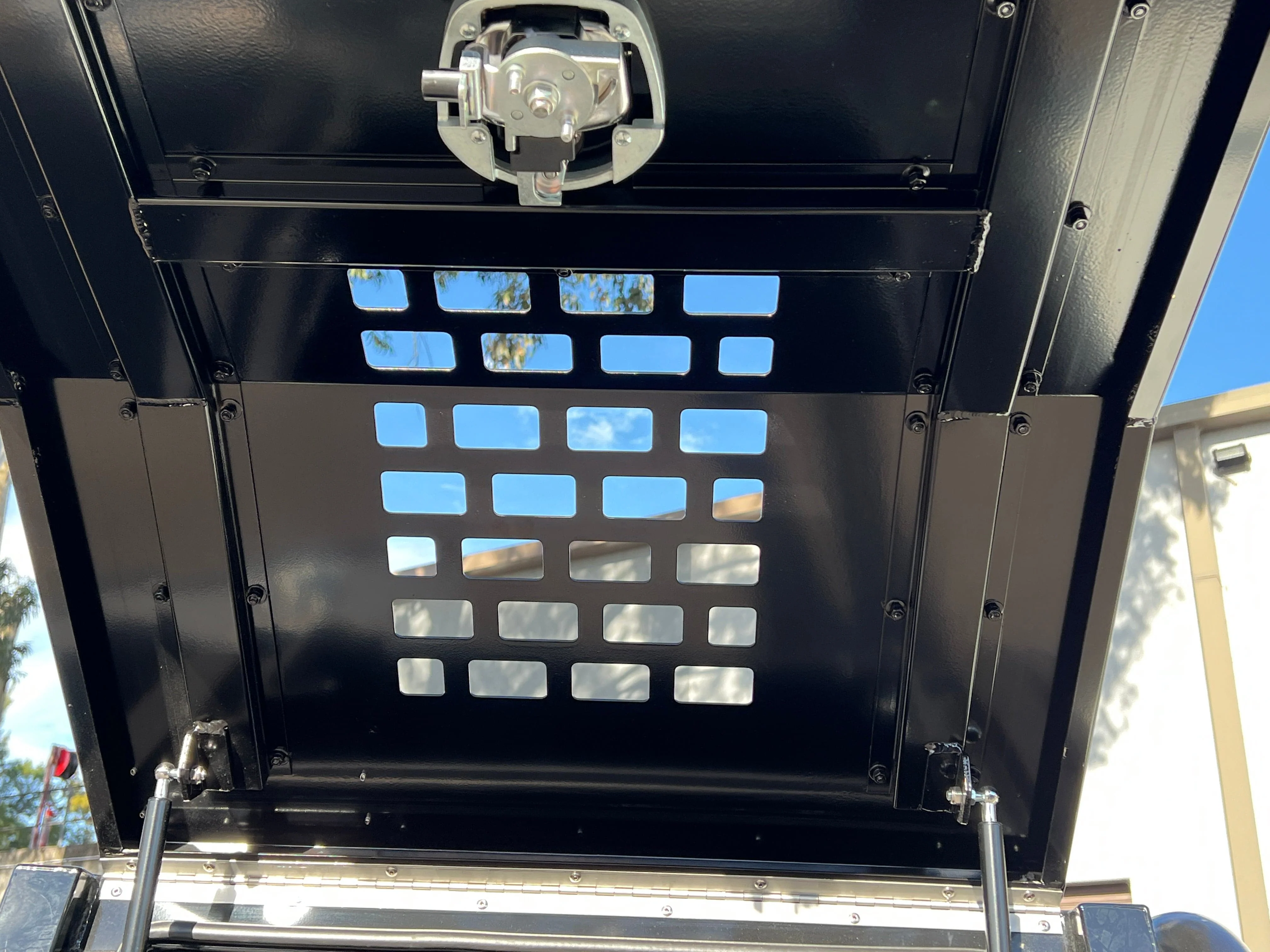 Platinum Edition Dual Cab Tray + Dog Box Canopy Combo - Image 15