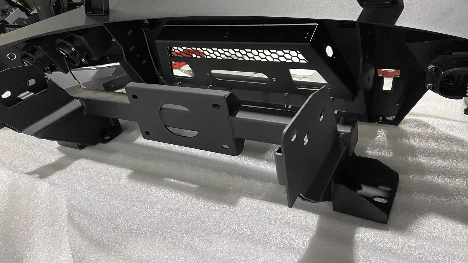 Hustler Bullbar Suitable for Toyota Hilux 2015-2019 - Image 8