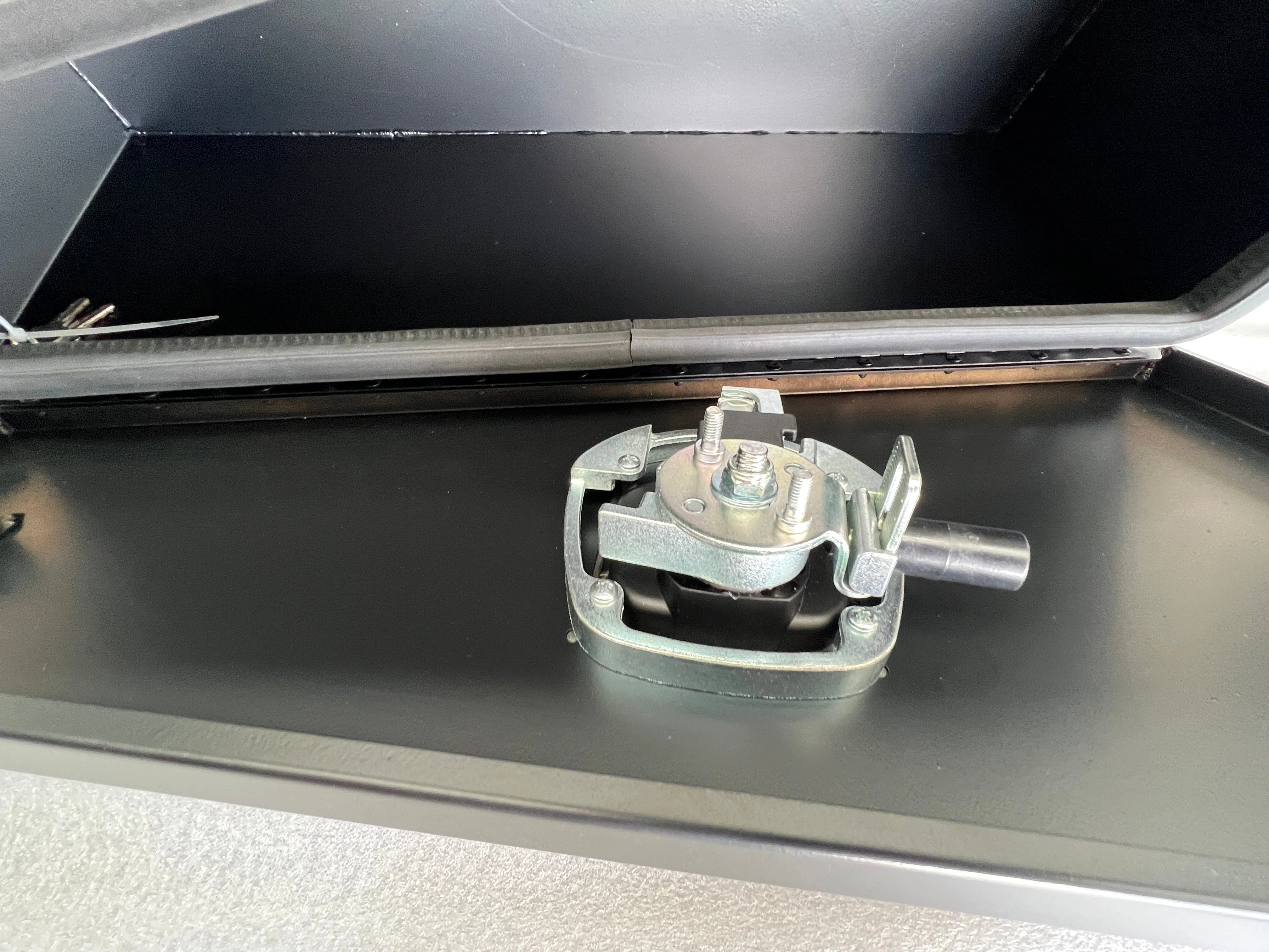 Under Body Tool Box Black Aluminium 900SBLK - Image 6